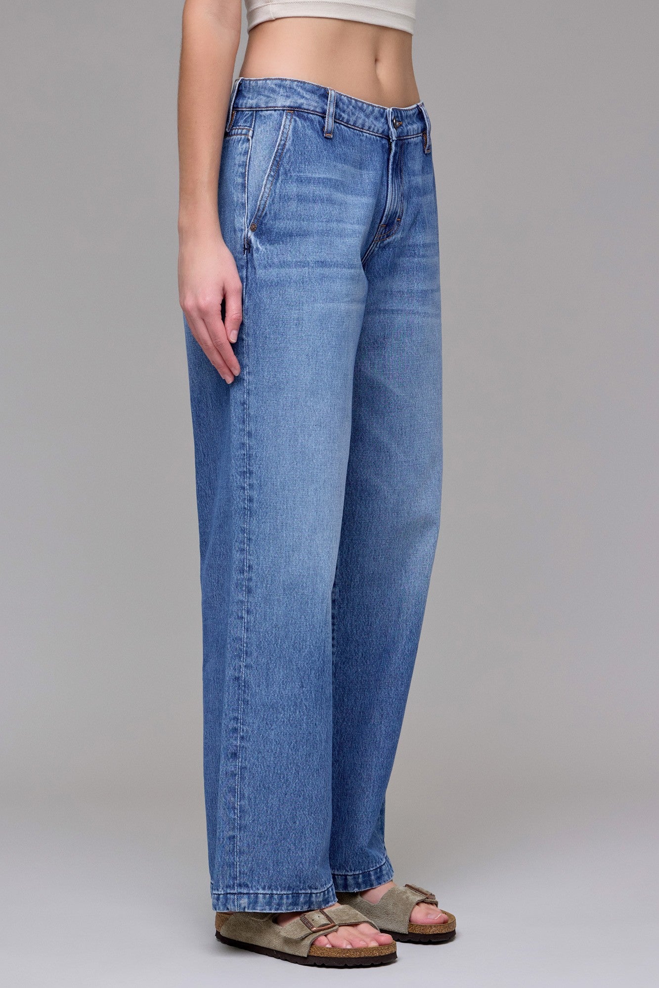 medium wash low rise baggy jean