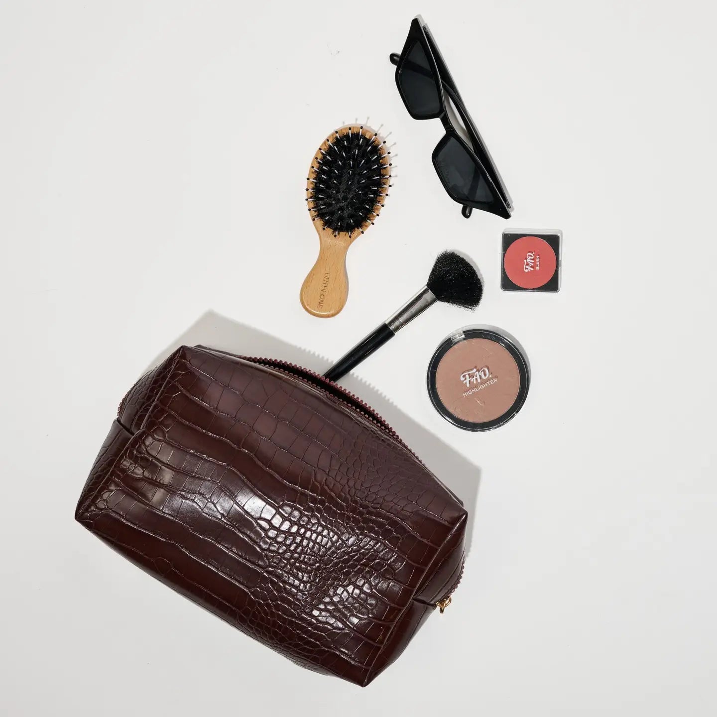 it girl cosmetic bag