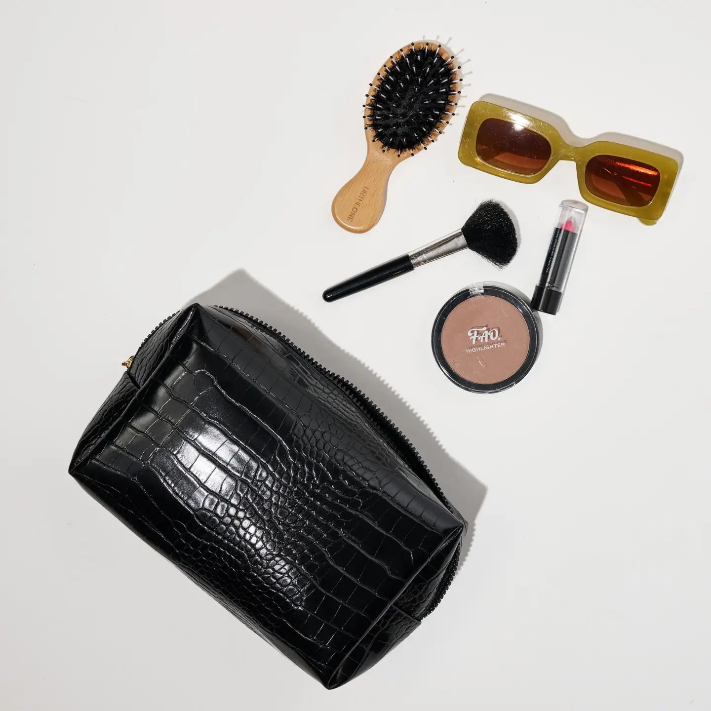 it girl cosmetic bag